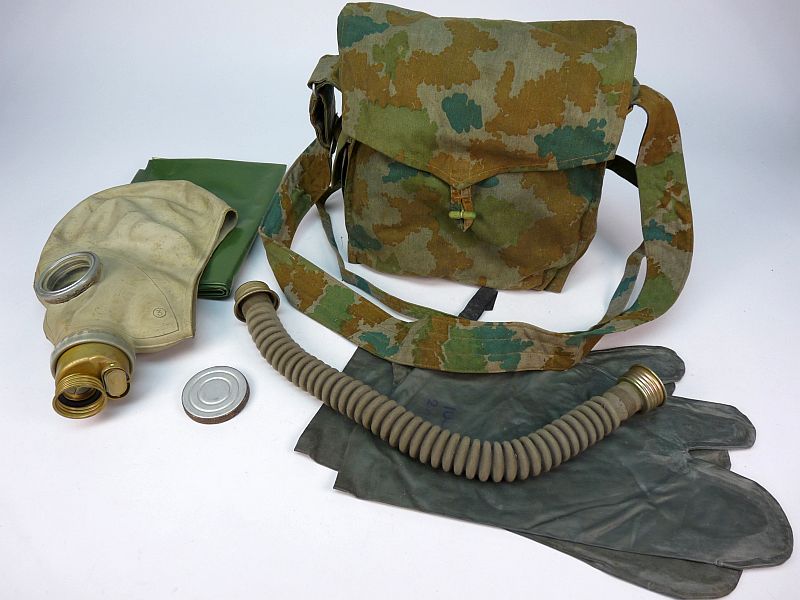 DDR NVA Blumentarn / Flachentarn gasmasker set