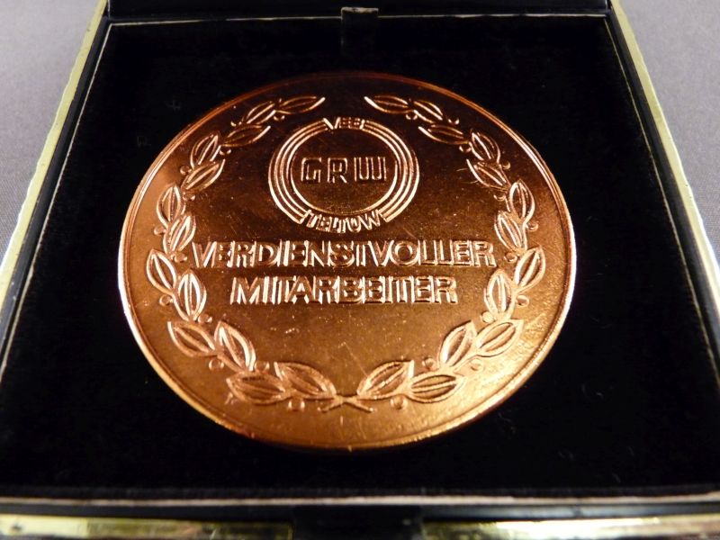 DDR Eremedaille – “Verdienstvoller Mitarbeiter” - Afbeelding 2