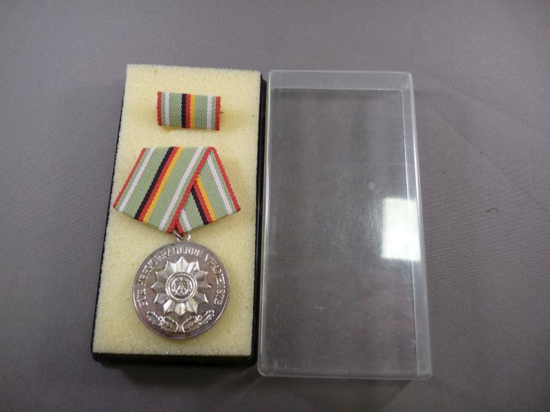 DDR Medaille voor Uitmuntende Verdiensten