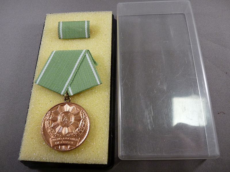 DDR Medaille “Für ausgezeichnete Leistungen”