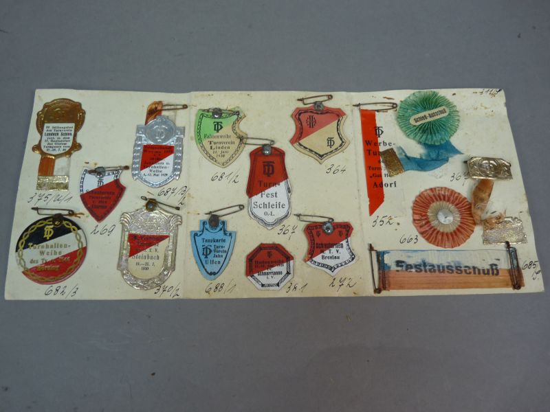 Verzamelmap met Duitse Turnerbund feest- en insignes (ca. 1920–1930)