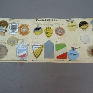 Verzamelmap met historische Duitse festabzeichen