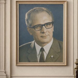 Extreem groot portret van Erich Honecker, jaren 70