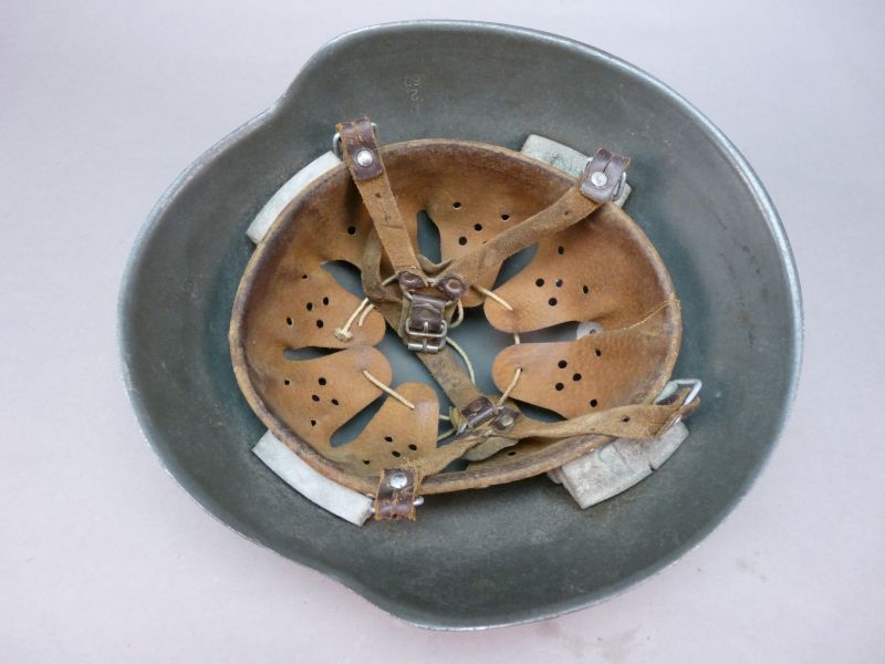 M56 DDR Helm – 1e Model (Nationale Volksarmee) 1960