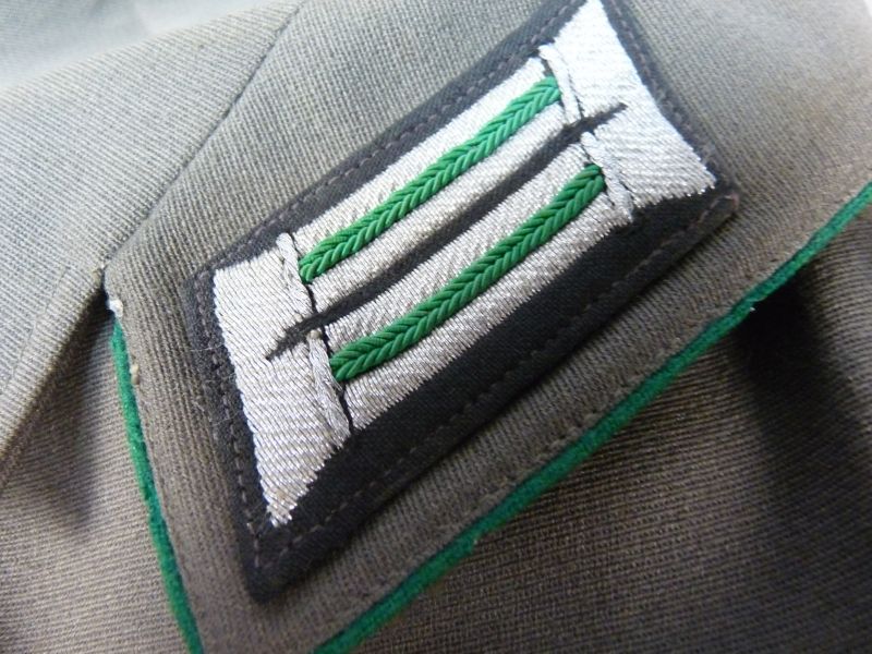 DDR NVA Grenztruppen uniform jas – oud model met gestikte kraagspiegels - Afbeelding 2