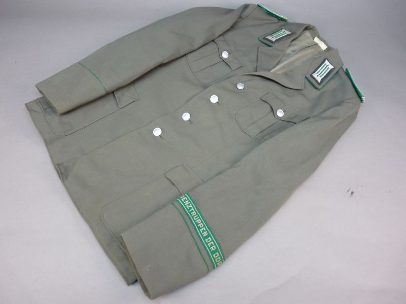 DDR NVA Grenztruppen uniform jas – oud model met gestikte kraagspiegels