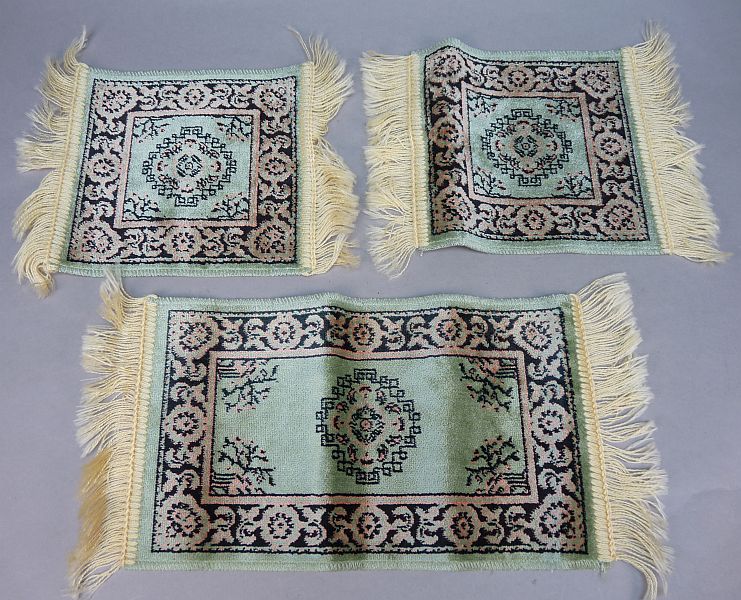 3 kleine decoratieve kleedjes uit de DDR