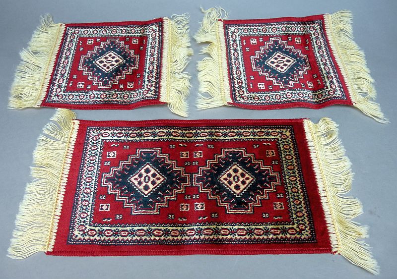 3 kleine decoratieve kleedjes uit de DDR