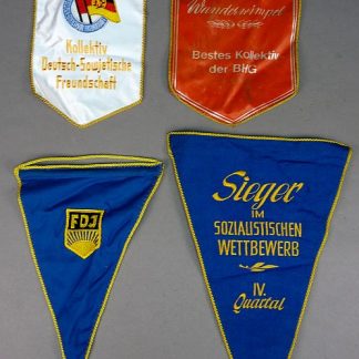 lot van 4 DDR vaantjes