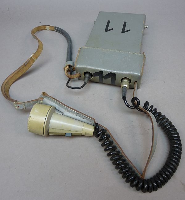 Originele DDR / NVA UFT422 portofoon / veldradio - Afbeelding 2