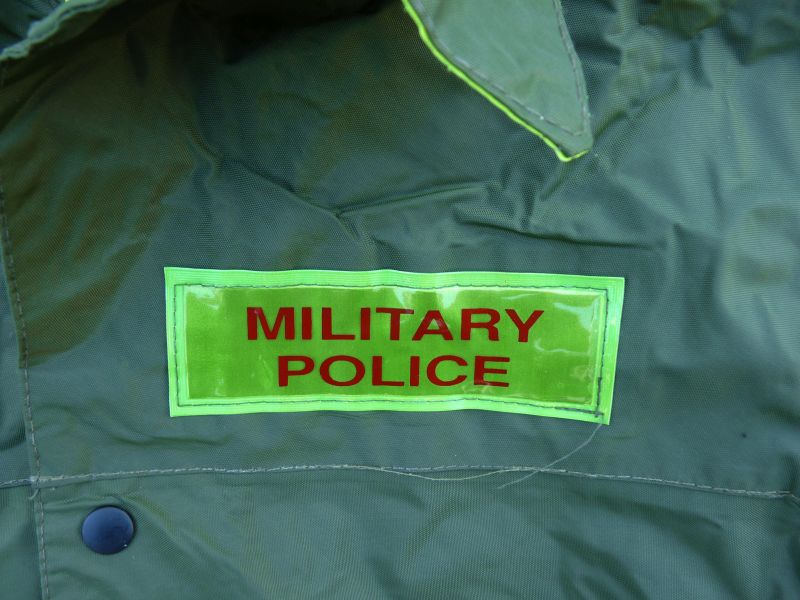 Omkeerbare Military Police Regenjas - Afbeelding 2