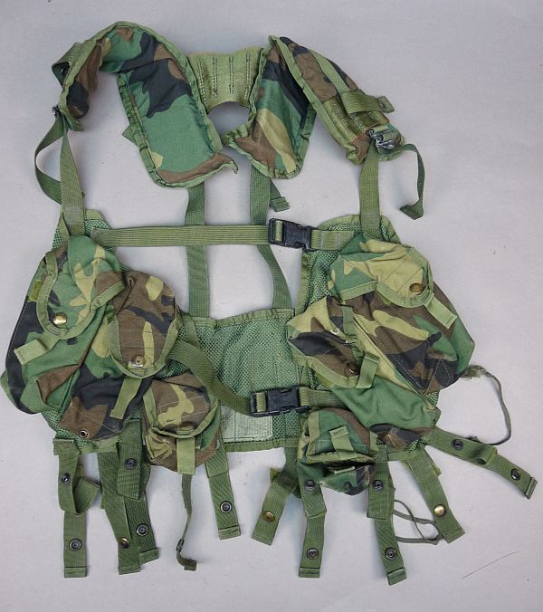 US Army Tactical Vest / Load Bearing Vest – Woodland Camo