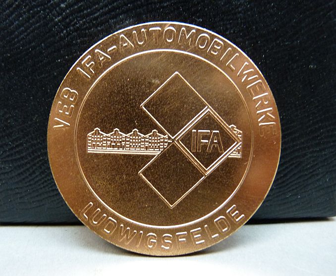 DDR Herdenkingspenning – 100.000e IFA W50 (1972) - Afbeelding 3
