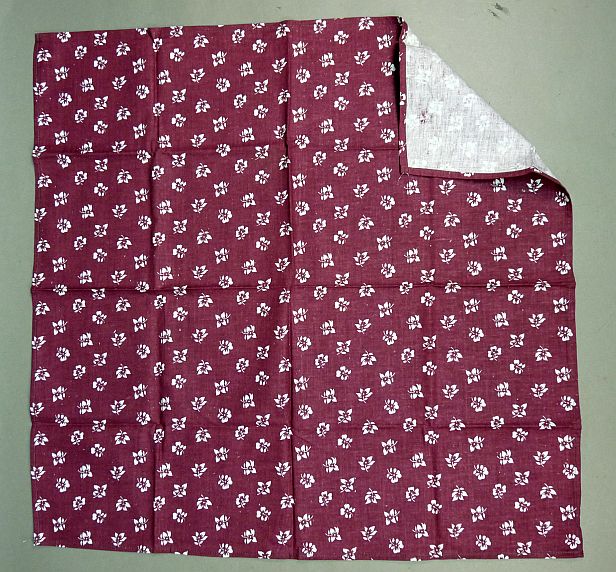 Vintage DDR tafelkleedje met bloemenmotief