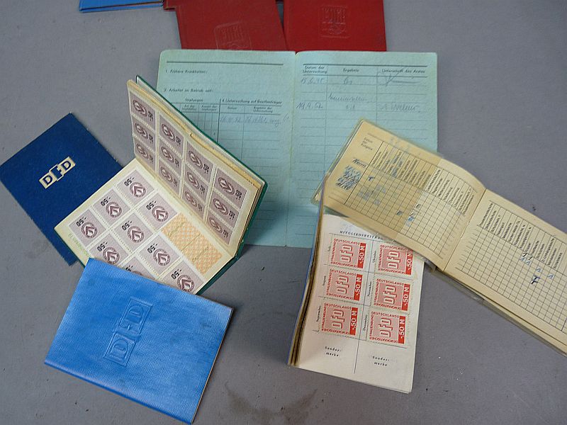 Groot lot DDR / Oost-Duitsland documenten, lidmaatschapsboekjes - Afbeelding 2
