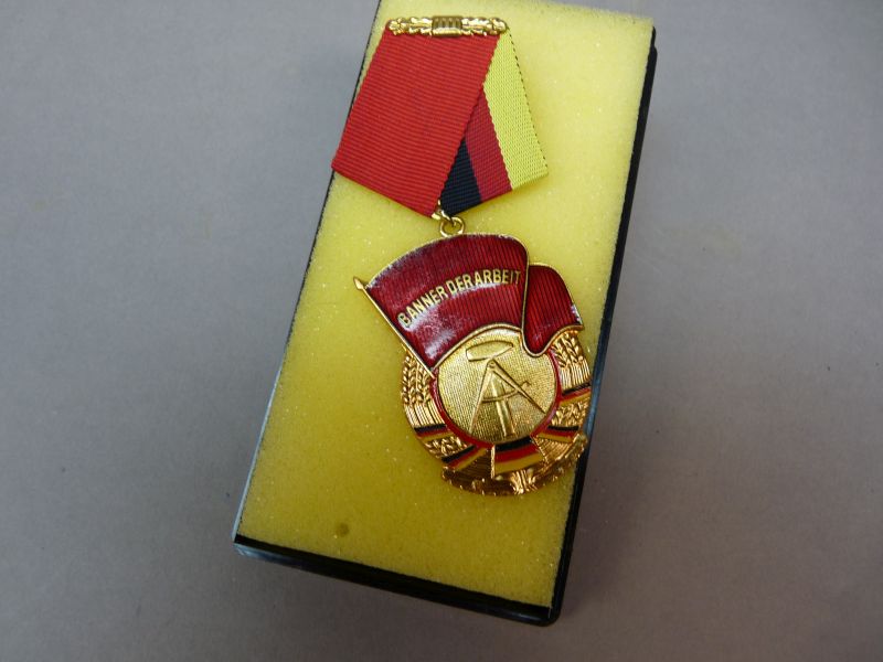 DDR Onderscheiding Banner der Arbeit – Stufe III - Afbeelding 2