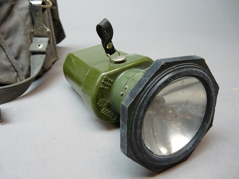 NVA veldverlichtingsset – Handlamp met accuset in draagtas - Afbeelding 2