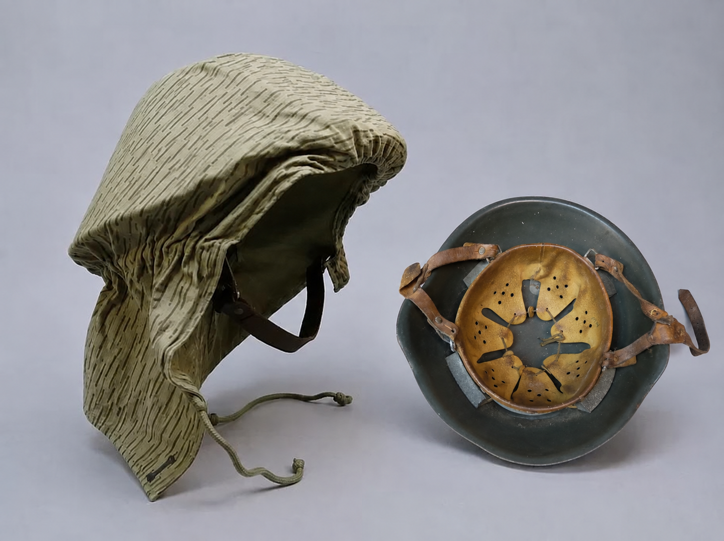 DDR NVA M56 Helm – 1e Model 1960 met periodieke helmcover