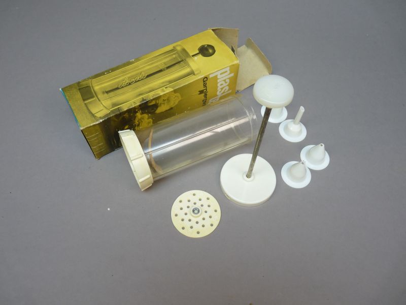 DDR Plaste Garneerapparaat / Decoratiespuit – Compleet in doos
