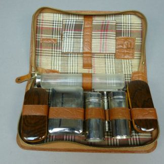 Vintage DDR reisset / toilettas met verzorgingsset