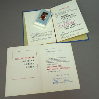 DDR Oorkondes met originele medaille
