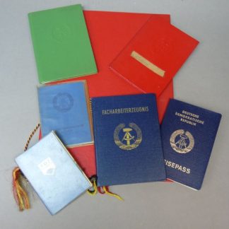 Lot DDR documenten en memorabilia