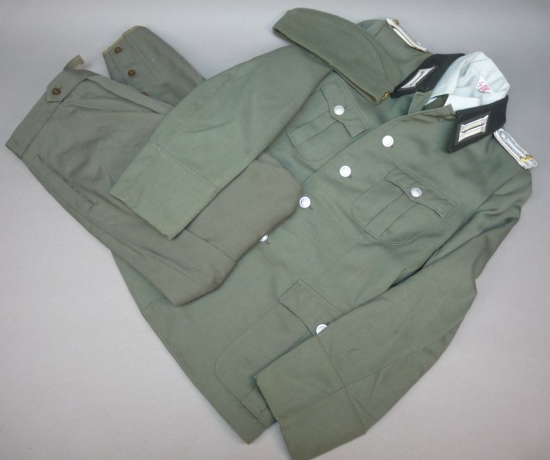 Vroeg model NVA-uniform – jas, broek en schuitje