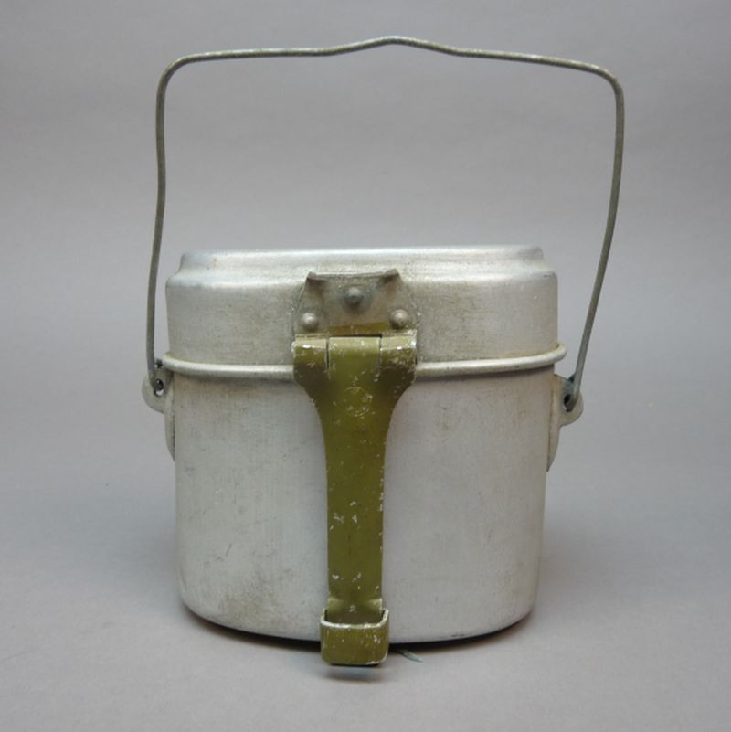 Originele Sovjet eetketel 1946