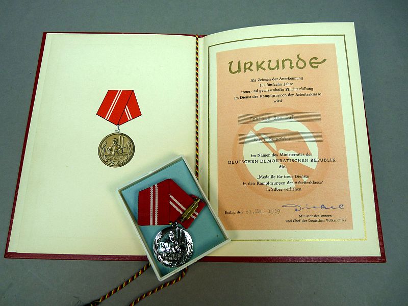 DDR Medaille voor Trouwe Dienst met Oorkonde
