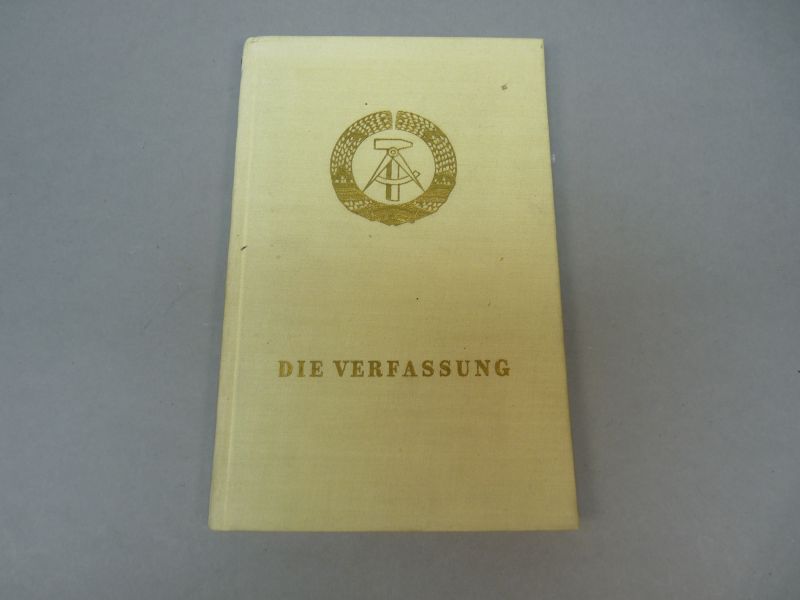 DDR boekje Die Verfassung