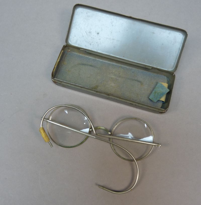 Wehrmacht Dienstbrille met origineel metalen etui - Afbeelding 3