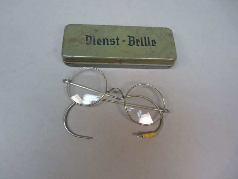 Wehrmacht Dienstbrille met origineel metalen etui