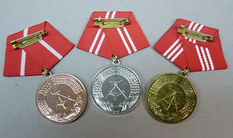 DDR Kampfgruppen-medaille – brons, zilver en goud - Afbeelding 3