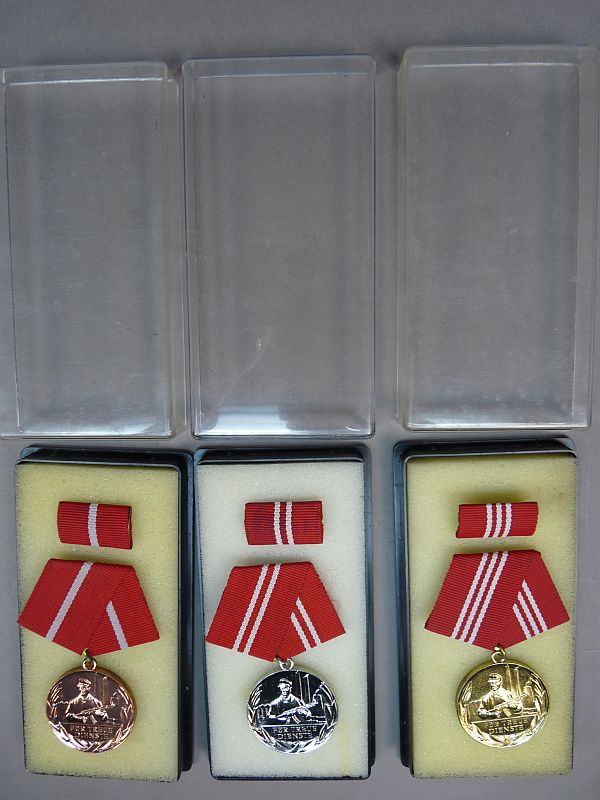 DDR Kampfgruppen-medaille – brons, zilver en goud
