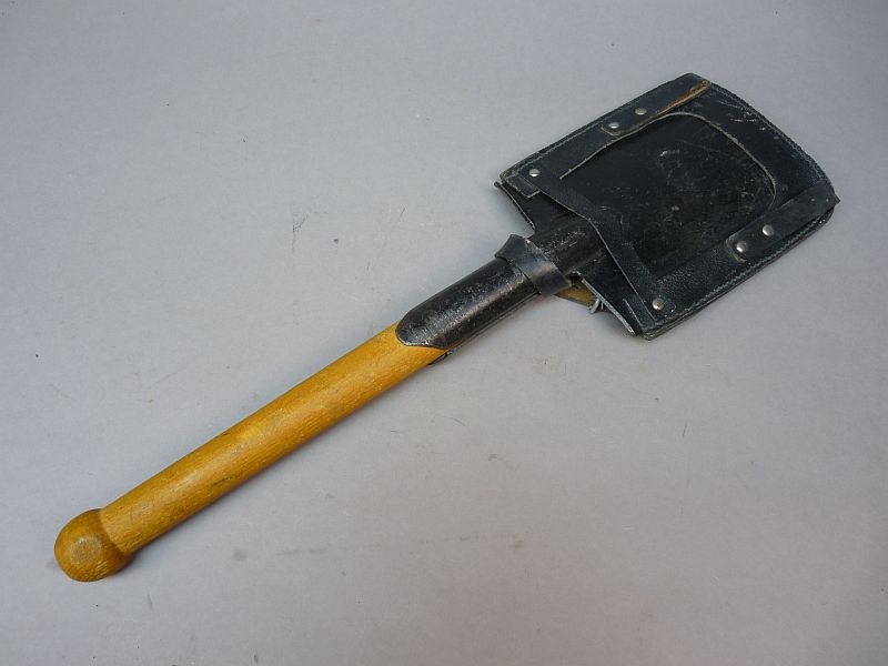 DDR pioniersschep met foedraal – MDI gestempeld - Afbeelding 2