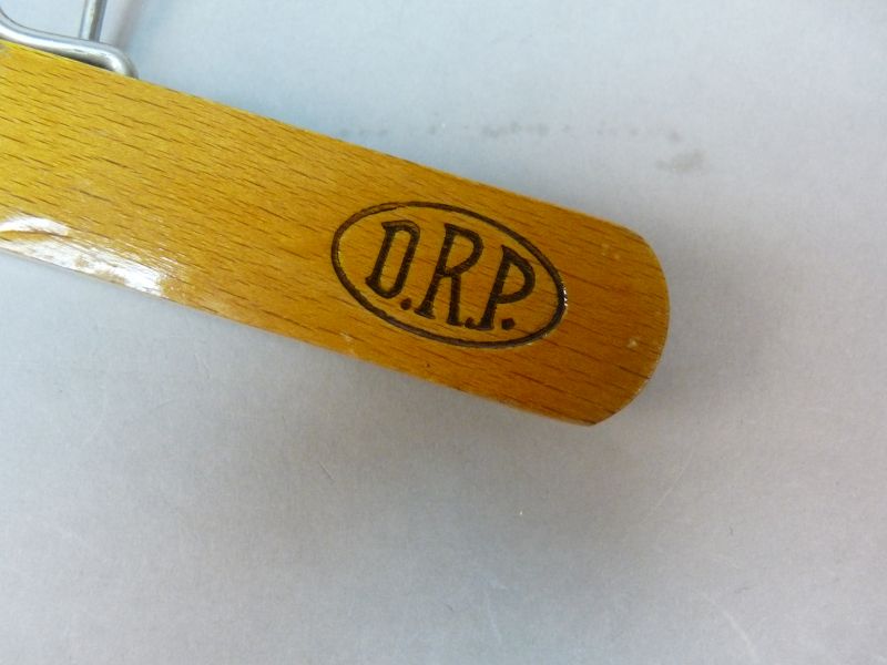 Antieke houten kleerhangers uit de jaren 30 – set van 4 met reclameopdruk - Afbeelding 2