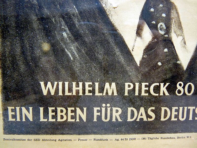DDR portret Wilhelm Pieck – Ingelijste propagandaposter uit 1956 - Afbeelding 2