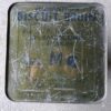 Ongeopend groot blik bruine biscuits, 50 pakjes van 80 gram uit 1971 - Afbeelding 2