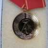Medaille fur 25 jahre treue dienste, kampfgruppen in goud - Afbeelding 2