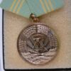 Medaille met spangen fur Treu Dienst in goud, Volkspolizei - Afbeelding 2