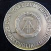 Penning fur hervorragende leistungen VVB automobilbau IFA Karl Marx Stadt met extra IFA pin - Afbeelding 4