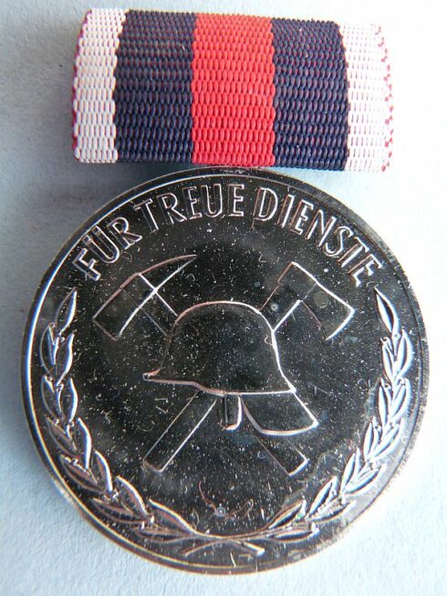 DDR medaille ,,Fur Treue Dienste, Feuerwehr,, in zilver - Afbeelding 2