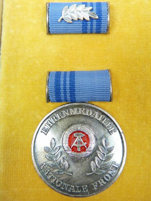 DDR Ehrenmedaille Nationale Front - Afbeelding 2