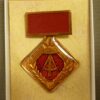 DDR socialistische medaille met rode spange