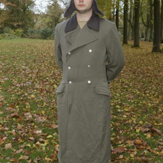 DDR / NVA wintermantel, oud model met donkergroene kraag