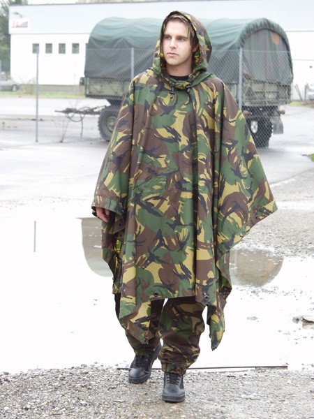 Ramkoers bedreiging Zeebrasem Regen poncho, woodland camouflage - Militaria 4 You